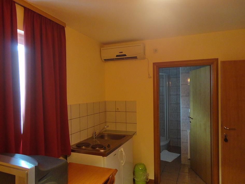 Prenociste "Magnus" Acomodação com café da manhã Slavonski Brod Exterior foto